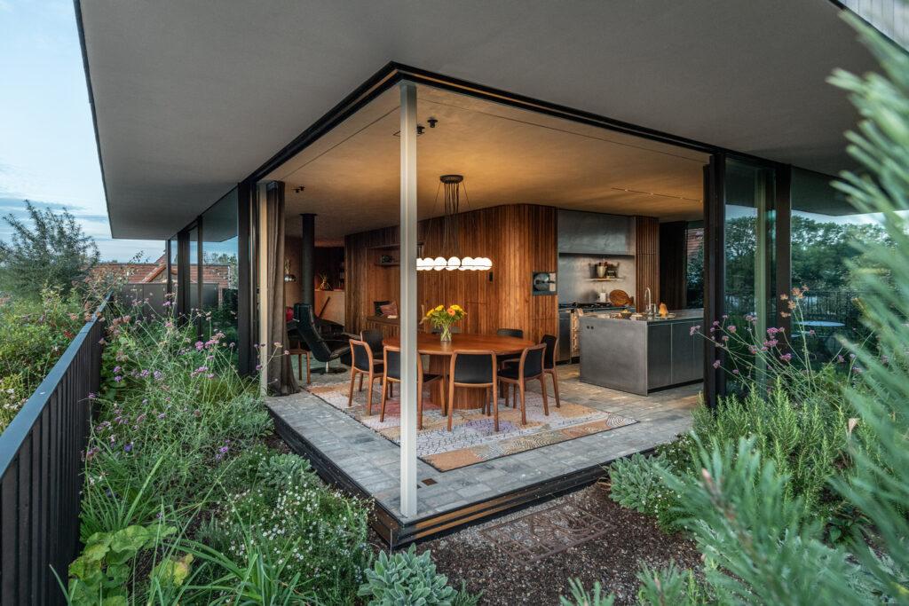 Penthouse Elegance: Where Urban Meets Oasis | illustrarch