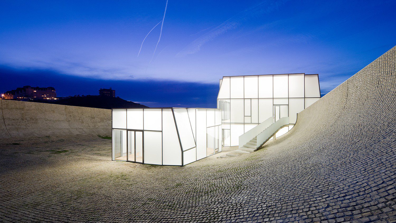 Steven Holl: Redefining Architecture with Light, Space, and Sustainable Design