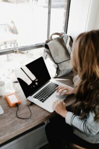 The Truth About AI vs Human Writing for College Essays in 2025