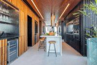 Arpoador Triplex by Mareines Arquitetura example