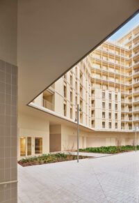67 Social Housing Units by Vivas Arquitectos and Pau Vidal overview