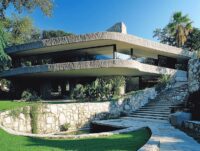 International Style vs Regionalism Architecture: Exploring Modern Design and Cultural Identity