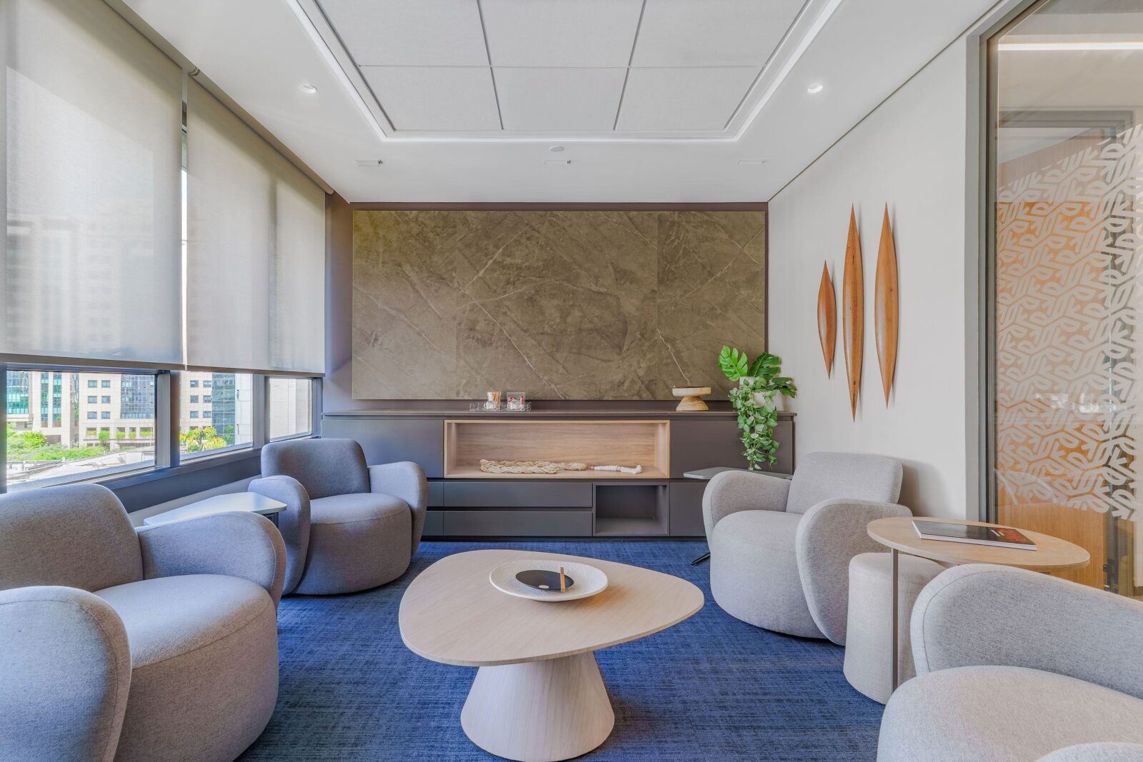 Ipê Realty Headquarters by mw.arq