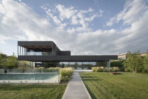 Residence Terrebonne by Saucier + Perrotte architectes