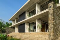 The House That Meets the River by LIJO RENY architects