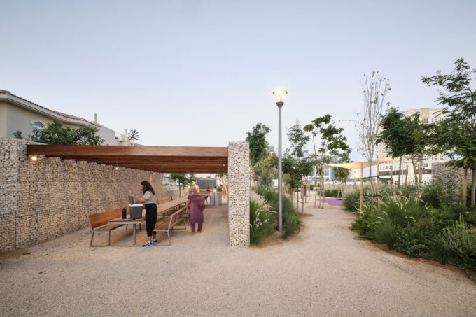 104 Abu Dhabi Neighbourhood Parks by SLA