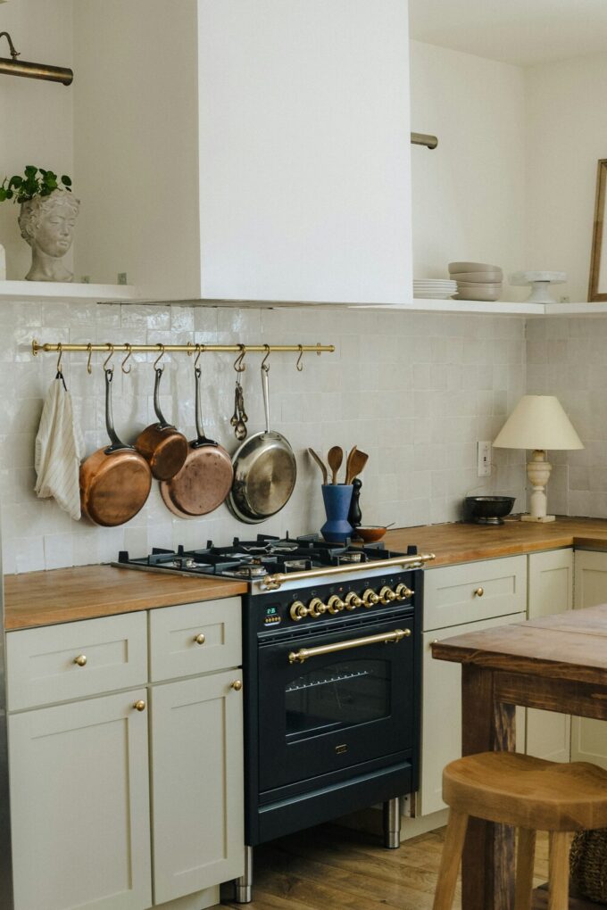 Oven Cleaning Made Easy: Pass Your Bond Inspection Fast