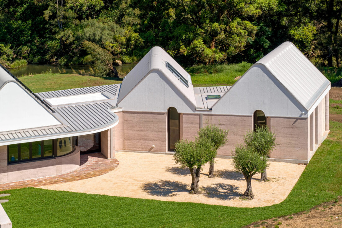 Earth by the River: A Contemporary Farmhouse Rooted in Landscape