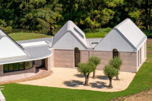 Earth by the River: A Contemporary Farmhouse Rooted in Landscape