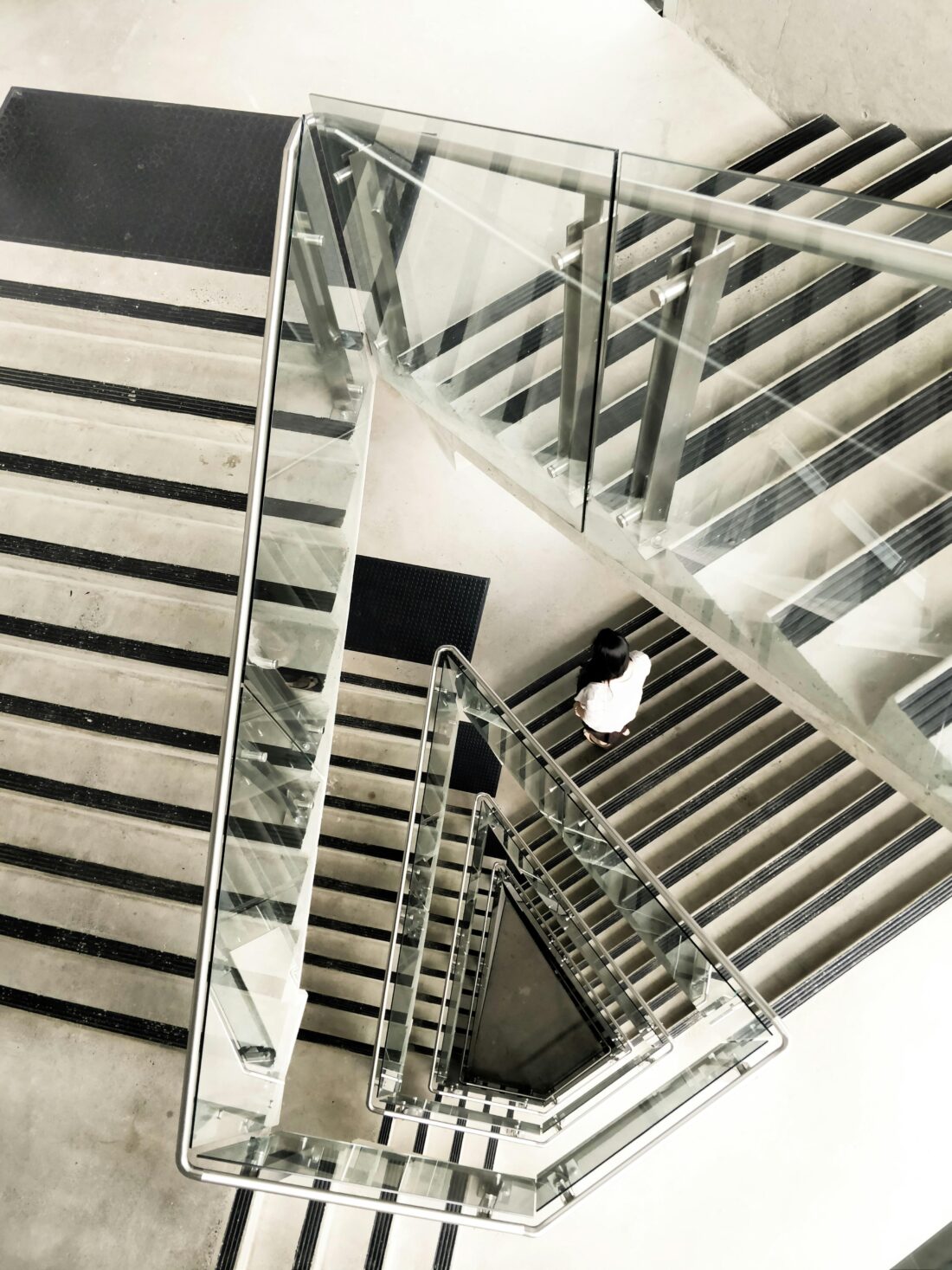 Min Handrail Minimalist Architecture & Invisible Supports: The Role of Slimline ...