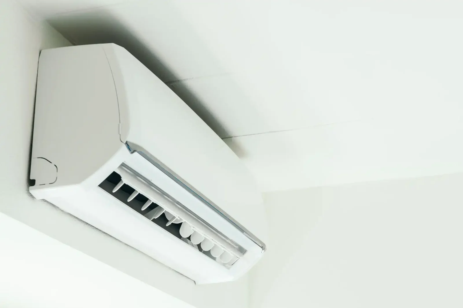 From Minor Malfunction to Major Breakdown: Spotting Early Red Flags in Commercial AC Units   From Minor Malfunction to Major Breakdown: Spotting Early Red Flags in Commercial AC Units