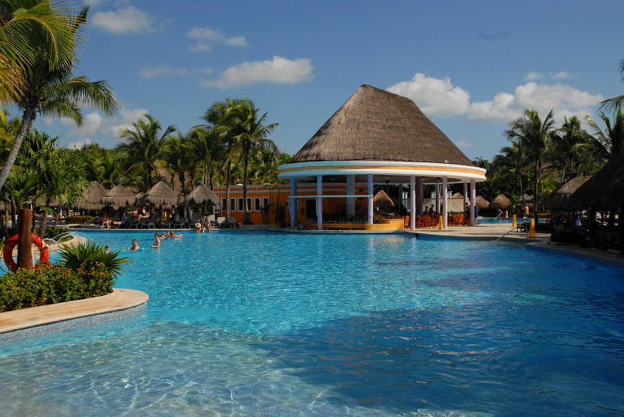 Luxury Meets Well-Being: The Real-Life Advantages of Owning a Pool Luxury Meets Well-Being: The Real-Life Advantages of Owning a Pool