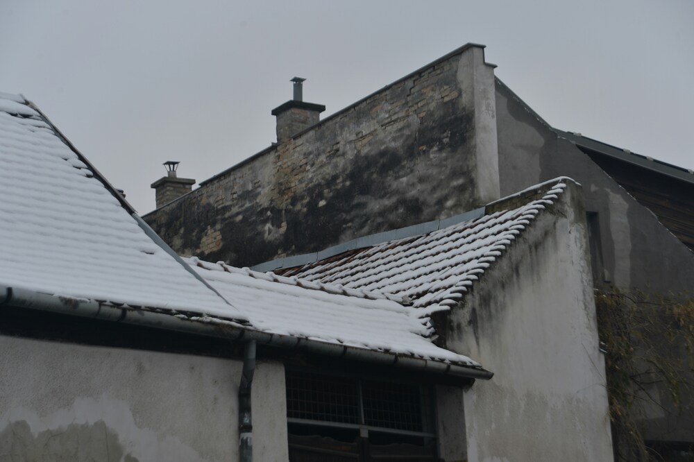 How Does Grand Rapids’ Harsh Winter Weather Affect Your Roof’s Lifespan? How Does Grand Rapids’ Harsh Winter Weather Affect Your Roof’s Lifespan?