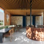 Dialogue Between Architecture, Art, and Gastronomy: Cozze Ristorante by Hersen Mendes Arquitetura