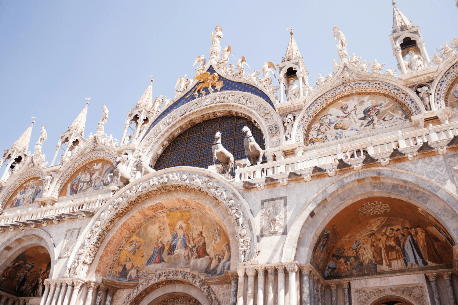 Top 10 Architectural Wonders Around the Globe