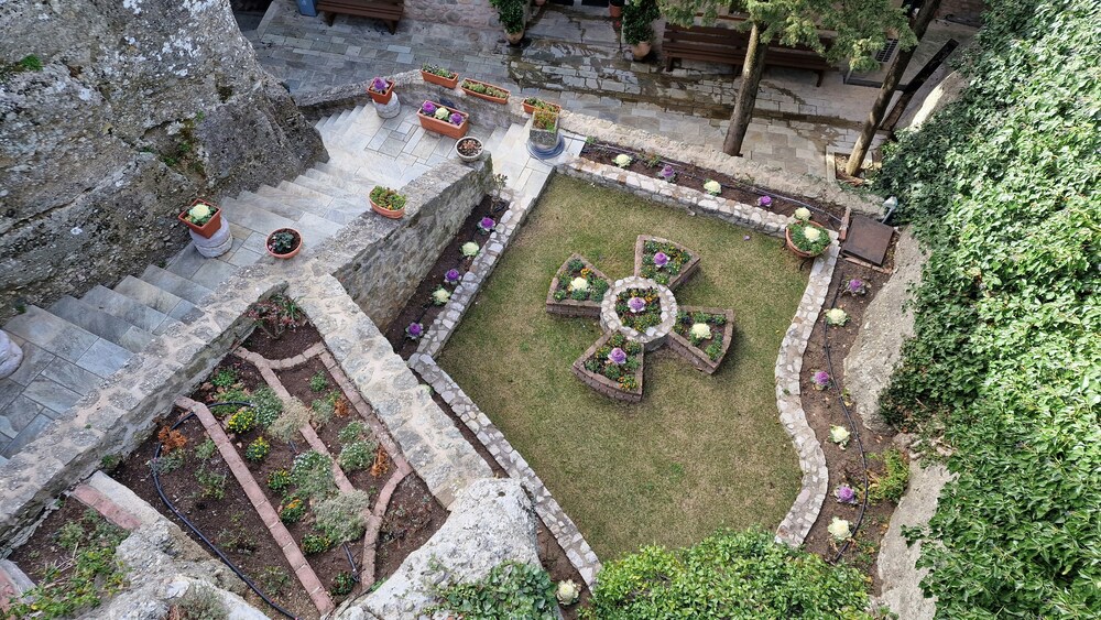 Useful Tips for Planning A Backyard Layout That Feels Spacious
