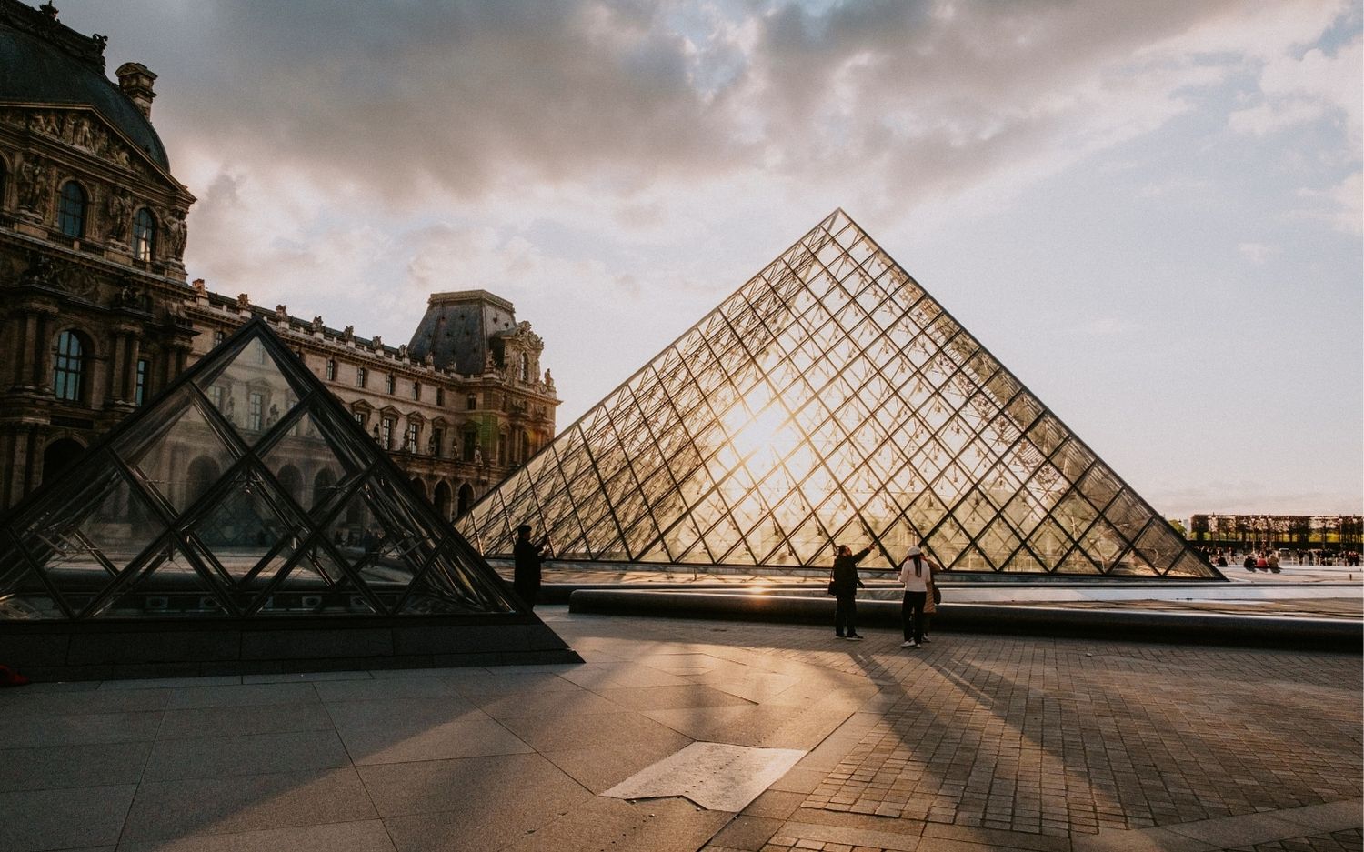 €700M Louvre Expansion Meets Museum Staff Resistance