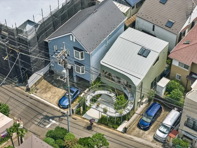 House in Nakano: A 96 m² Tokyo Architecture Marvel by HOAA