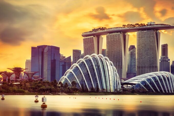 Marina Bay Sands: Singapore’s Gravity-Defying Architectural Landmark