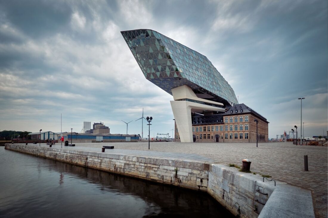 Classical Architecture vs Deconstructivism: Harmony vs Fragmentation ...