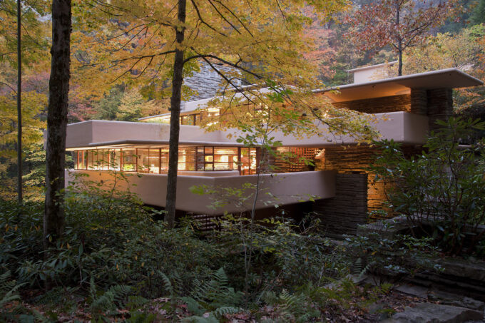 Frank Lloyd Wright Organic Architecture: Philosophy and the Revolution It Started
