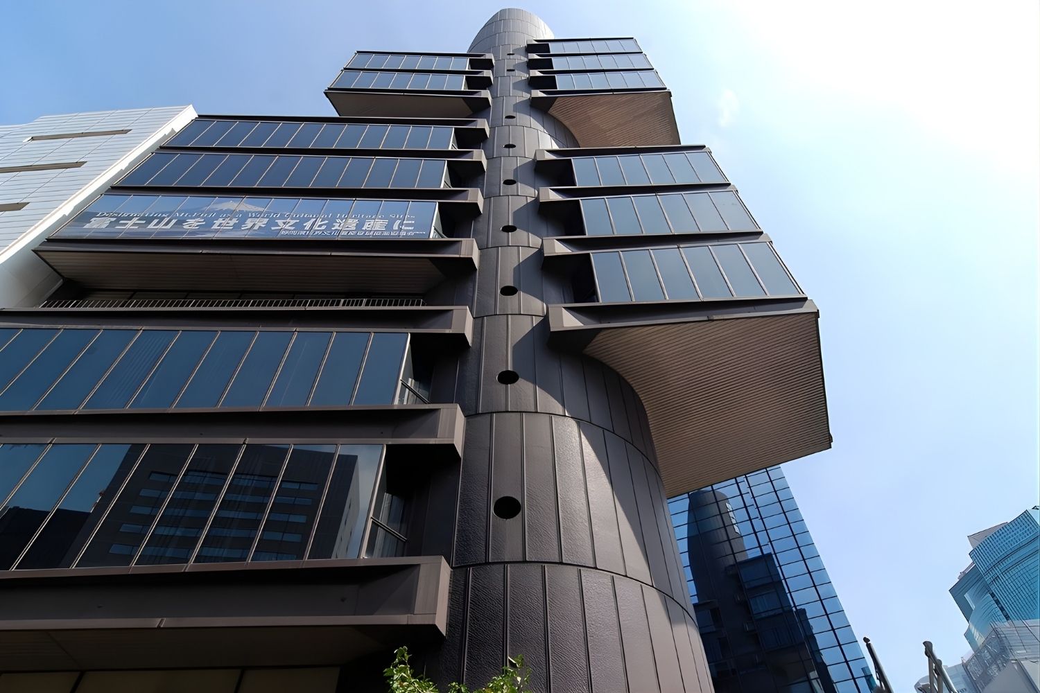 Metabolism vs Futurism: Two Visions of the City of Tomorrow