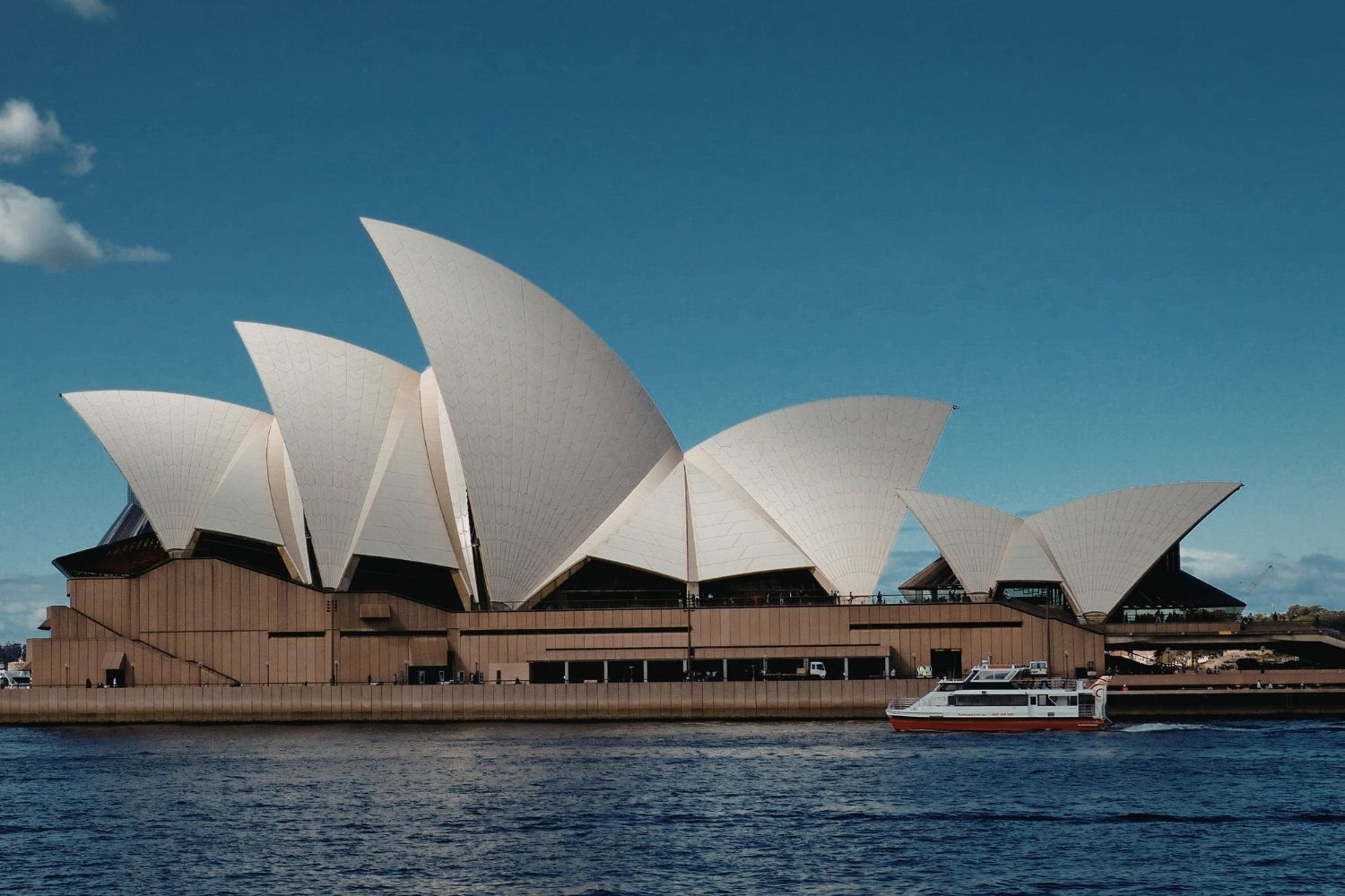 Sydney Opera House and the World’s Greatest Opera Houses: Architecture That Performs