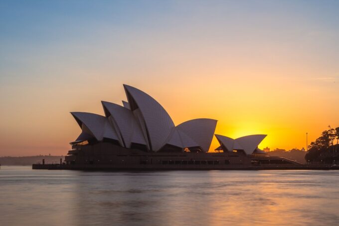 Sydney Opera House and the World's Greatest Opera Houses: Architecture ...
