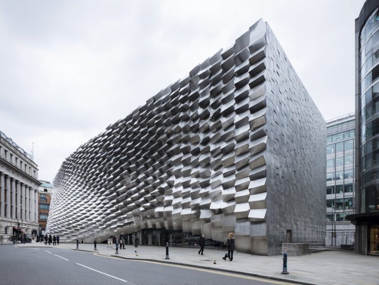 Step-by-Step Process for Crafting Dynamic Facade Designs | illustrarch
