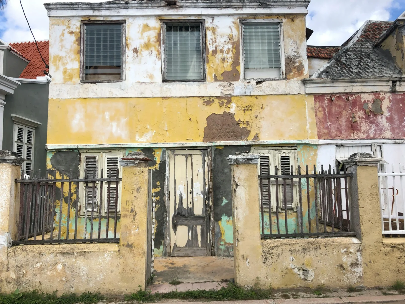 Sell Distressed Property: Why Structural and Aesthetic Condition Matters to Modern Buyers