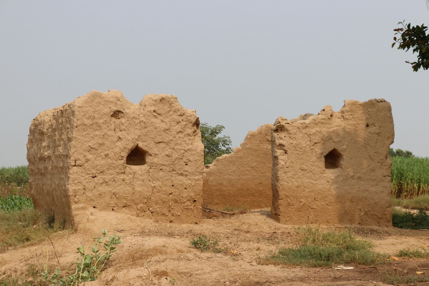 Rammed Earth vs Adobe Construction: Ancient Techniques Compared