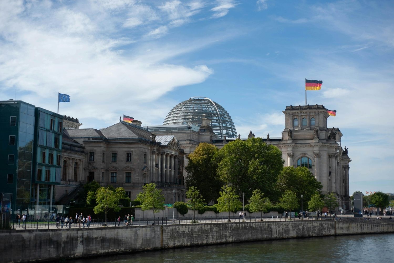 Reichstag Building: How Norman Foster Turned a War-Scarred Landmark into a Green Parliament