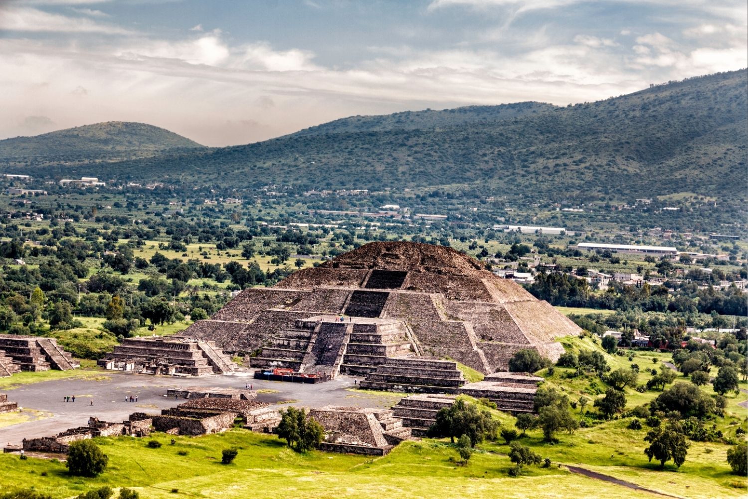 Teotihuacan: Monumental Urbanism of a Lost Civilization