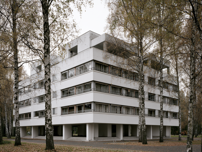 Constructivism vs Bauhaus: Revolutionary Art or Industrial Design?
