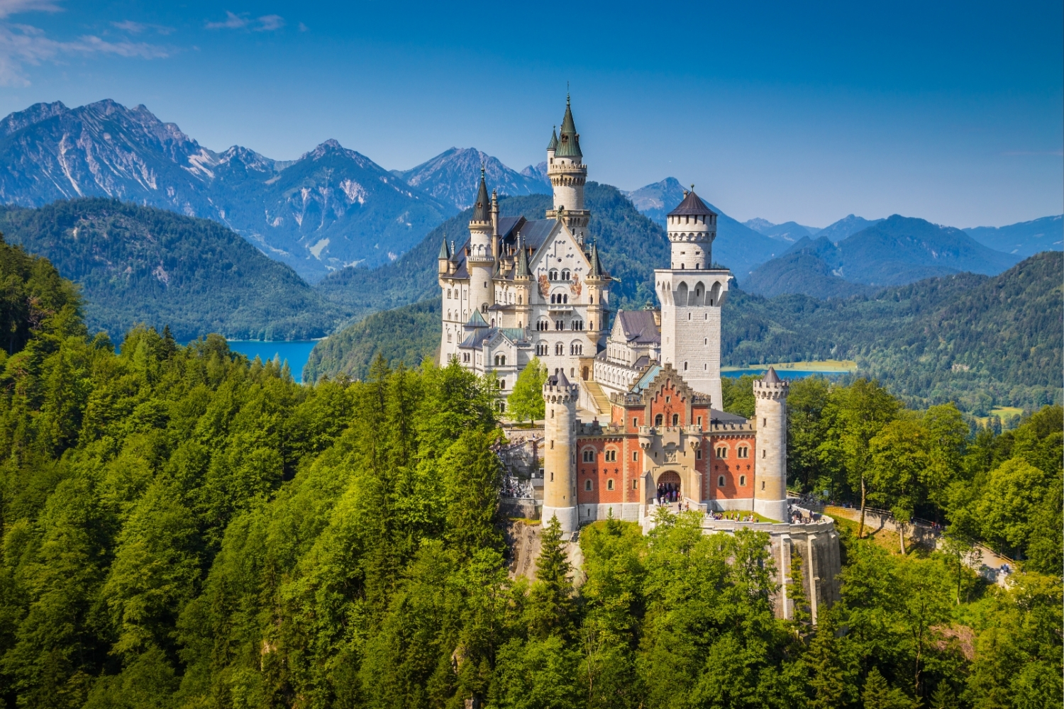Neuschwanstein Castle: Romanticism and Fairy Tale Architecture in the Bavarian Alps