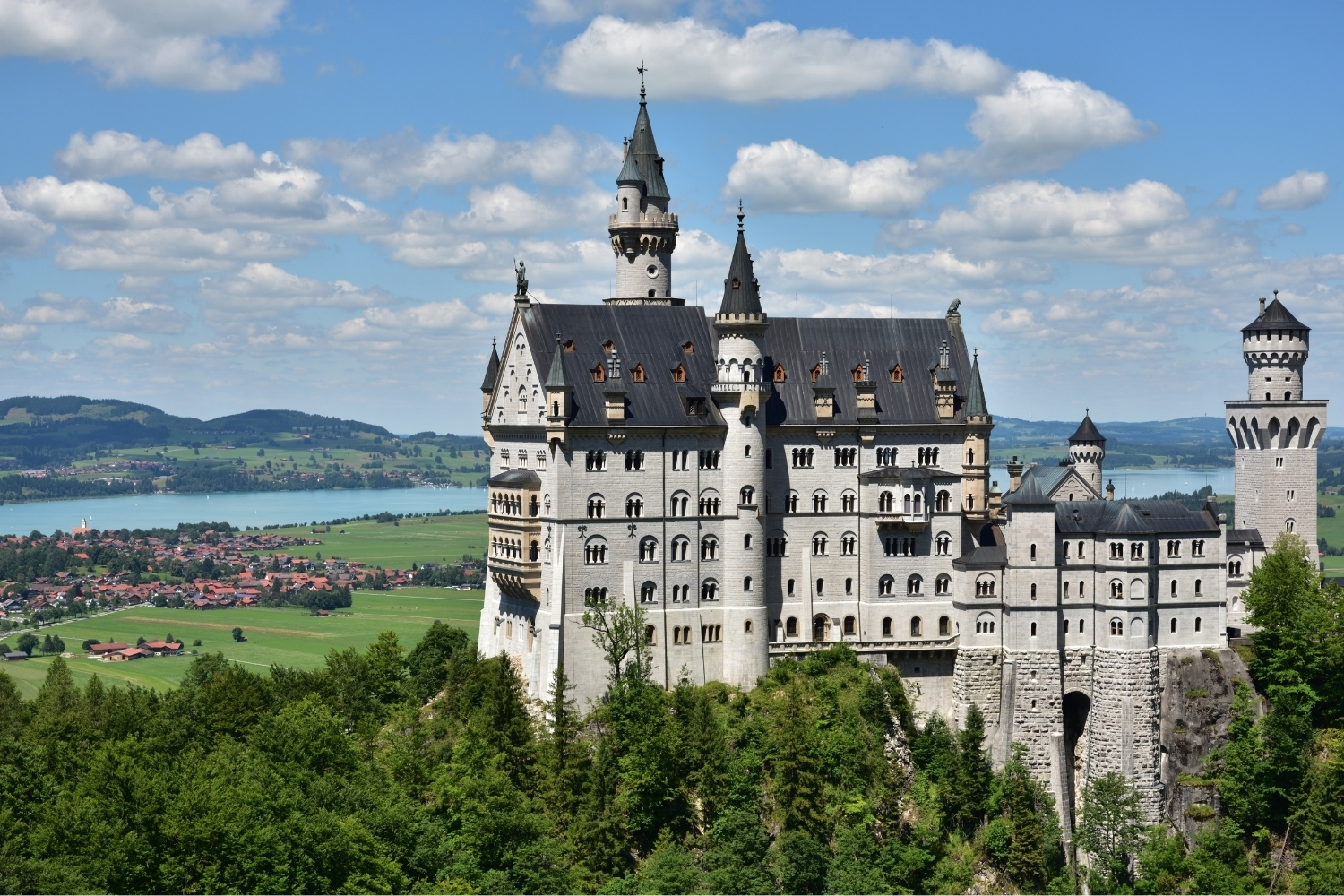 Neuschwanstein Castle: Romanticism and Fairy Tale Architecture in the Bavarian Alps