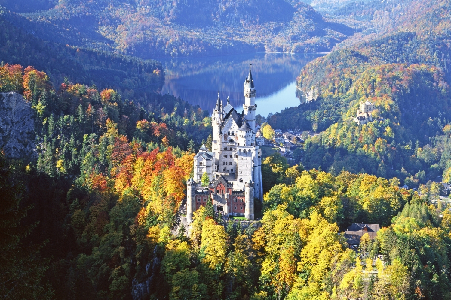 Neuschwanstein Castle: Romanticism and Fairy Tale Architecture in the Bavarian Alps