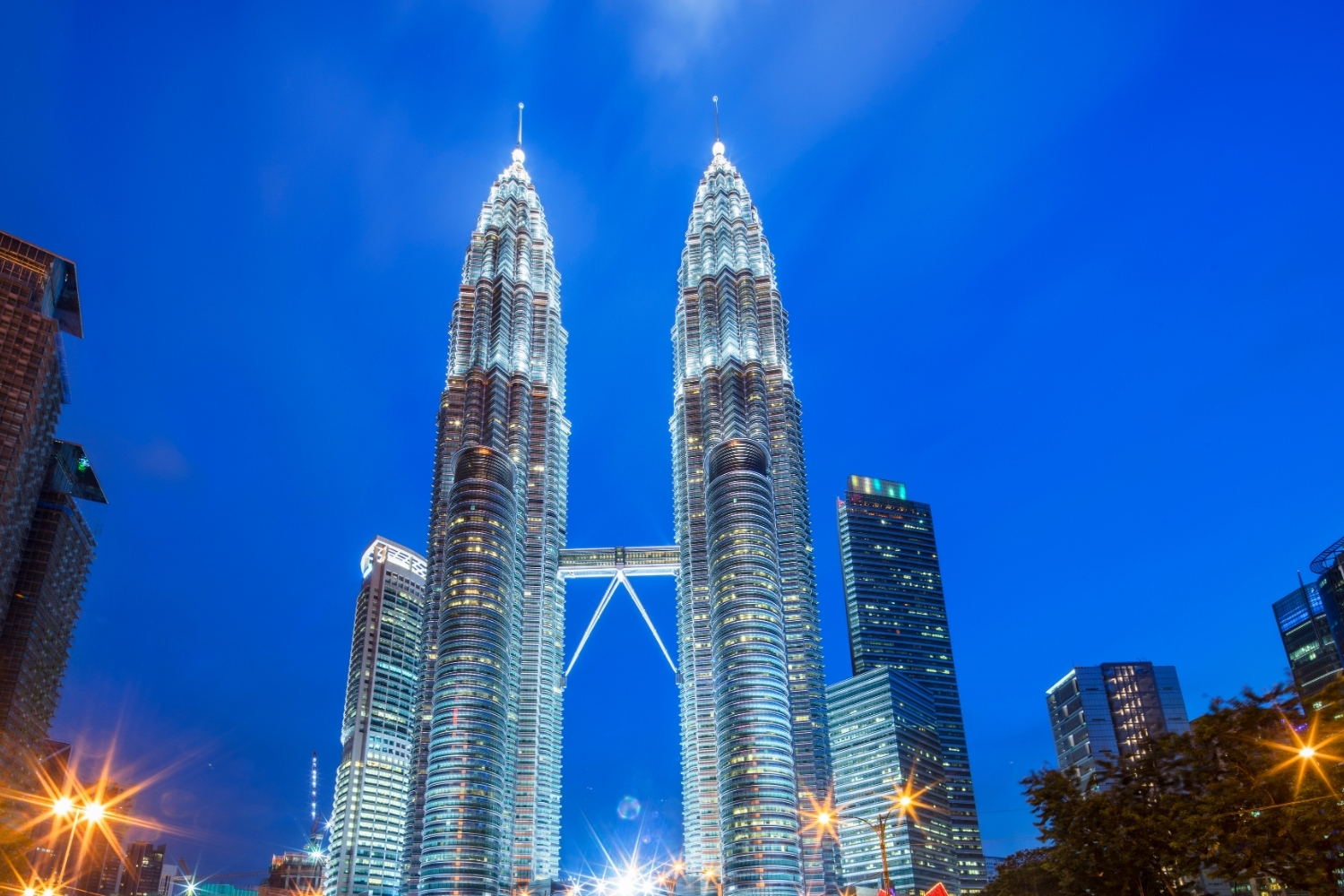 Petronas Towers: Islamic Geometry Meets Modern Skyscraper Design