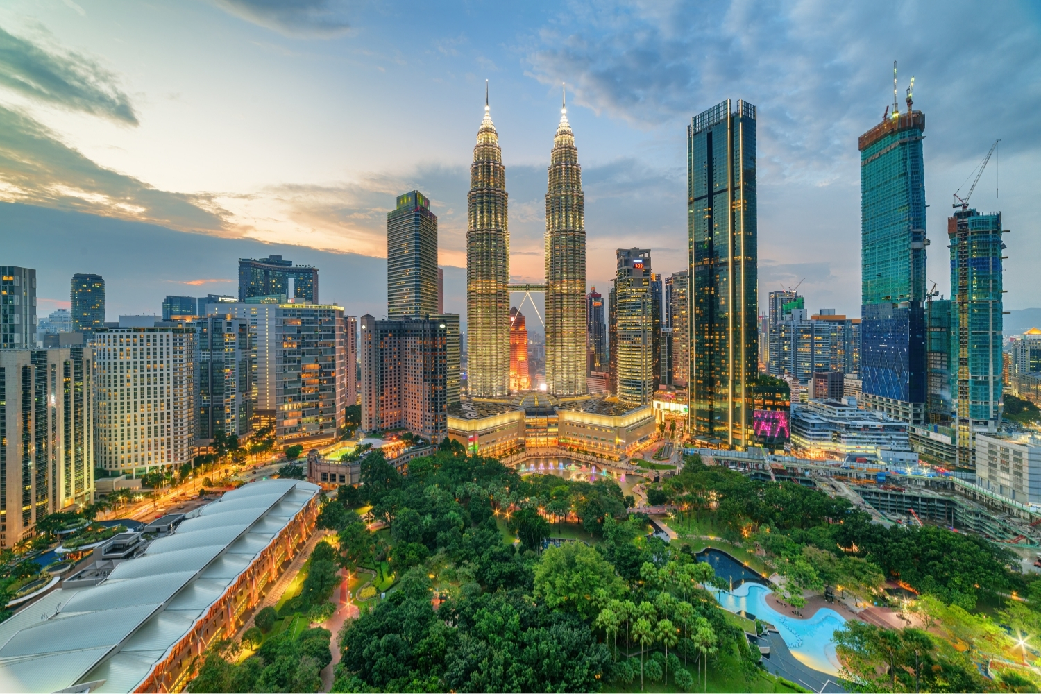 Petronas Towers: Islamic Geometry Meets Modern Skyscraper Design