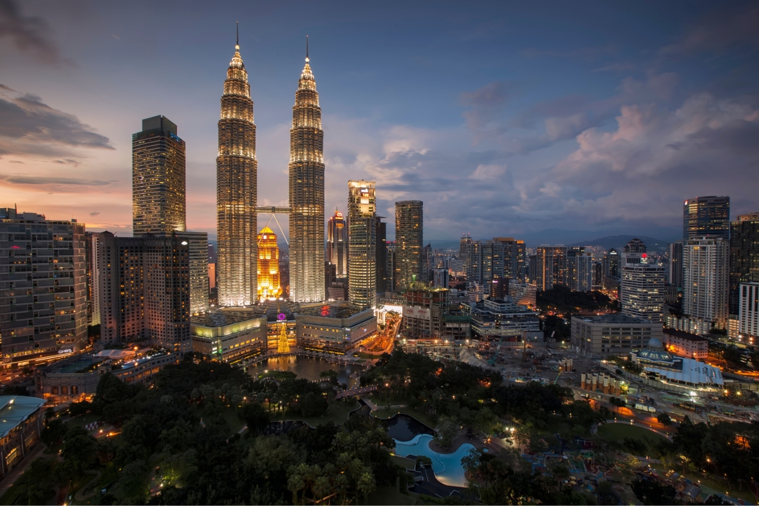 Petronas Towers: Islamic Geometry Meets Modern Skyscraper Design