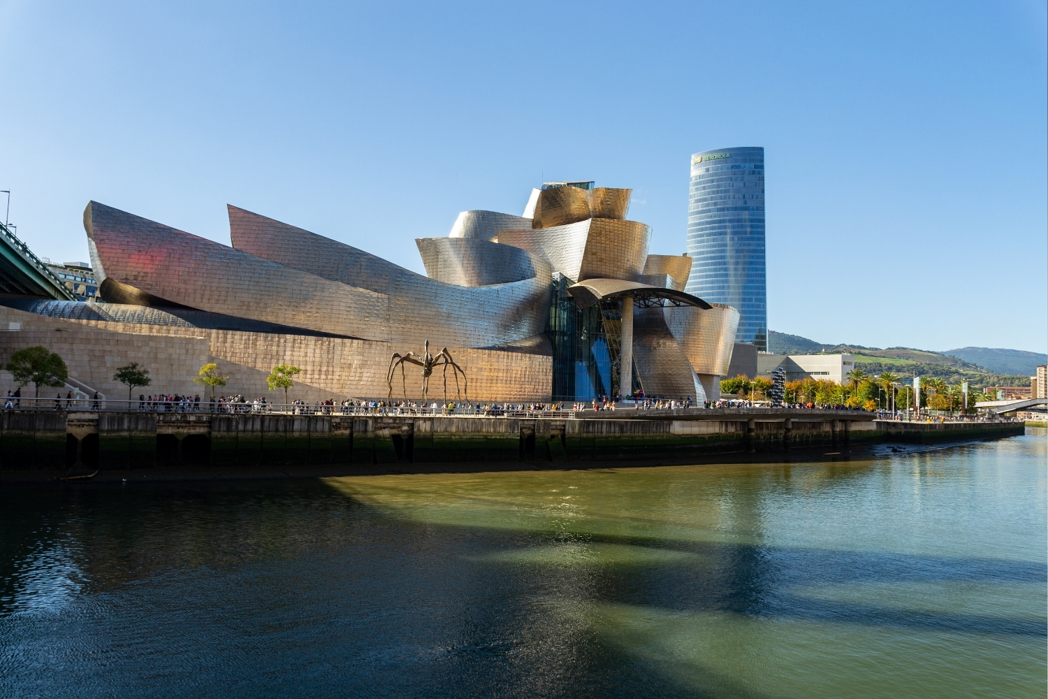 Postmodern Architecture vs Deconstructivism: Playful Irony or Radical Disruption?