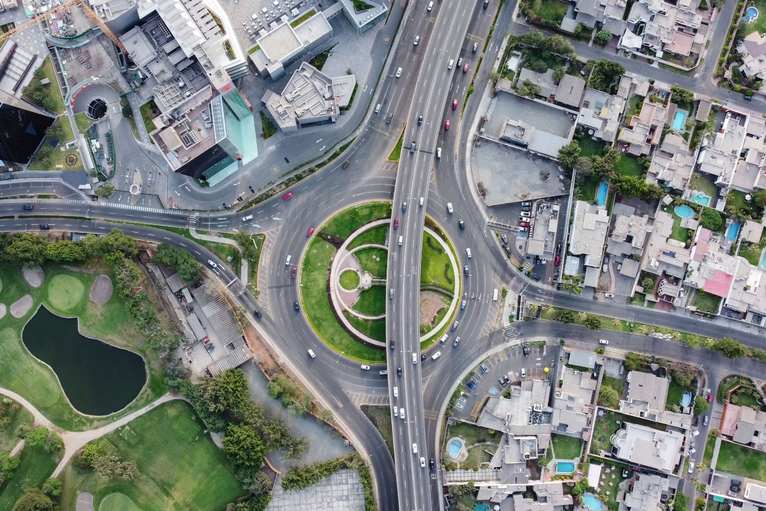 Mixed-Use Development vs Single-Use Zoning: The Urban Planning Debate