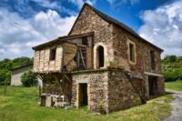 Why Do Old Buildings Last Longer? The Real Reasons Behind Building Longevity