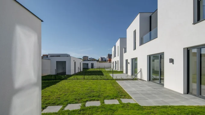 4 Houses