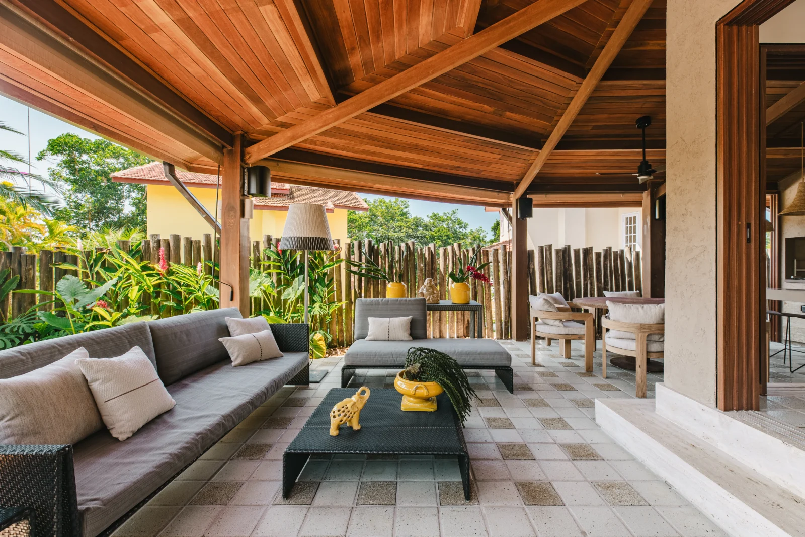 Casa Jardim Iporanga by Nati Minas & Studio