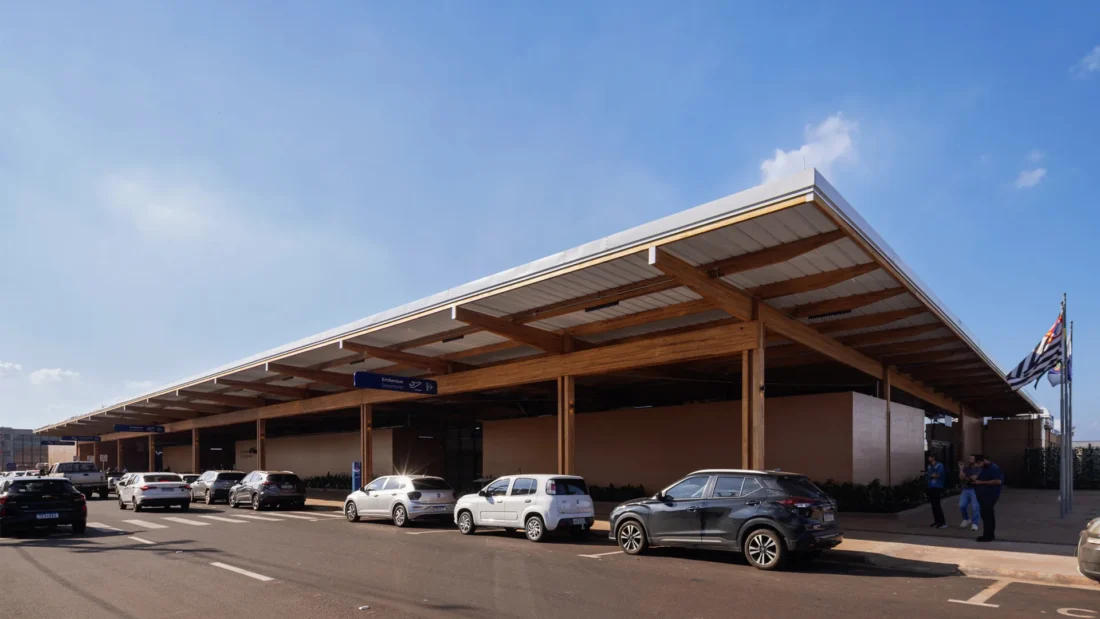 Doutor Leite Lopes State Airport by Bacco Arquitetos Associados