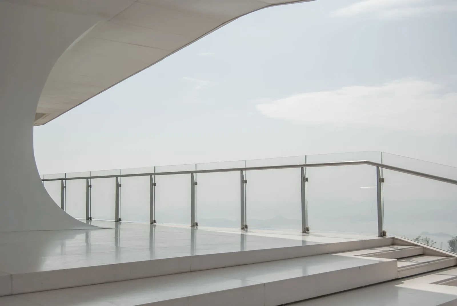 What Architecture Students Should Know About Structural Glass and Guardrail Code