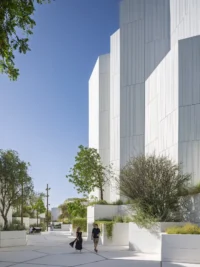 A planted gap between the volumes of Natural History Museum Abu Dhabi by Mecanoo