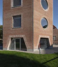 Splayed brick openings at the base of the Tidsmaskinen tower