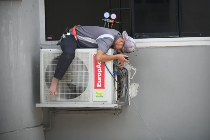 Signs It’s Time to Call an AC Repair Pro